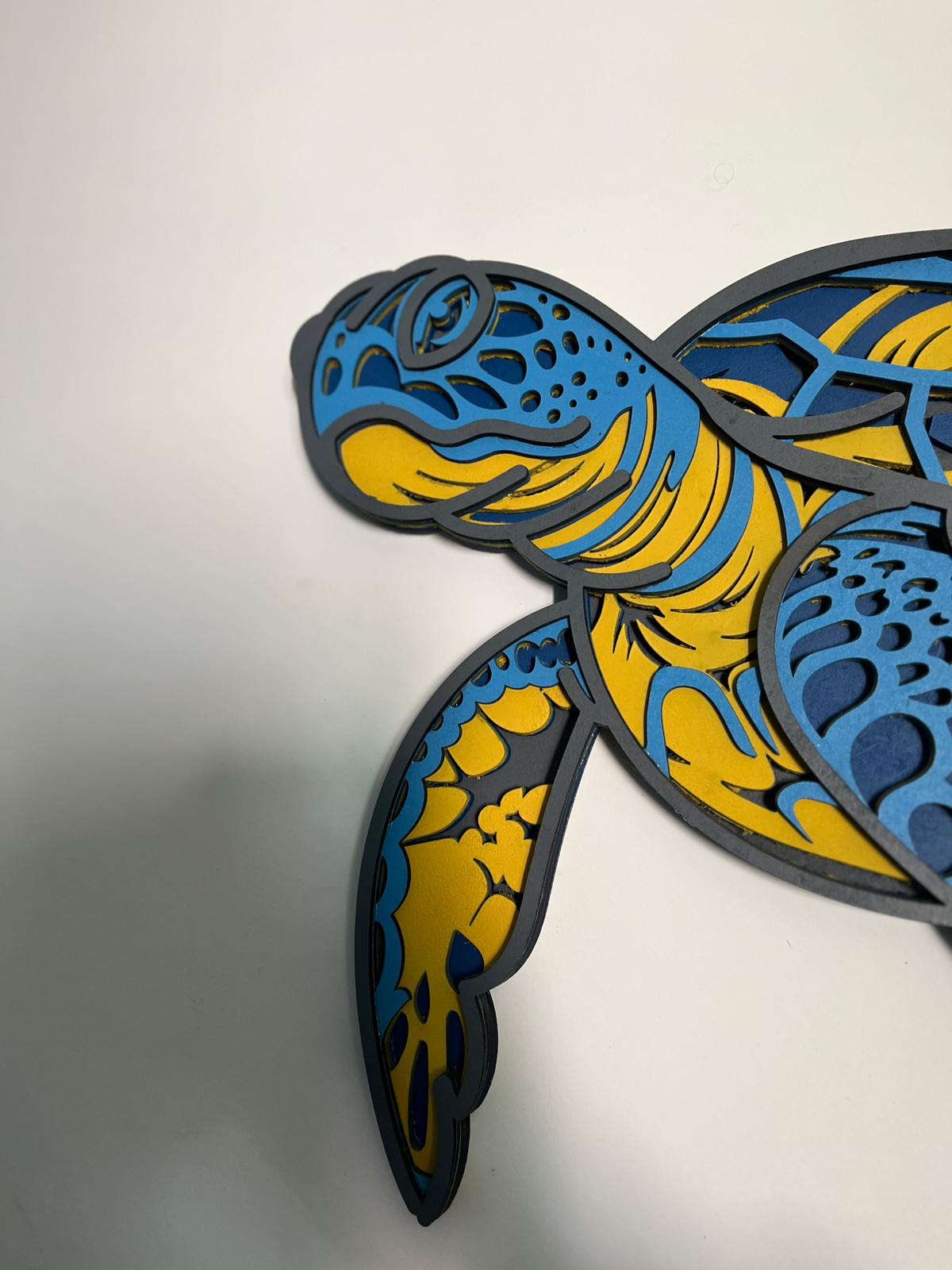 Tartaruga Decorativa em Madeira 3D Multicamadas – Arte de Parede Colorida 55cm