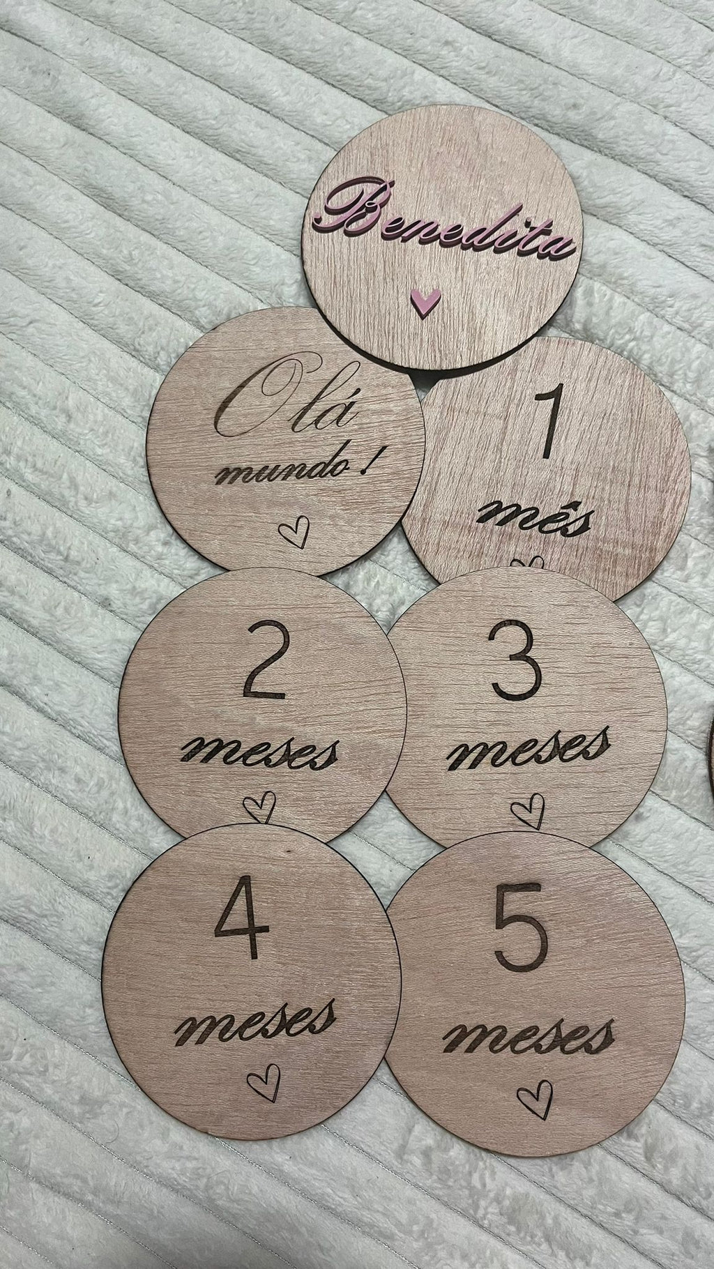 Kit placas milestone bebé em madeira — meses 1 a 5 com nome personalizado