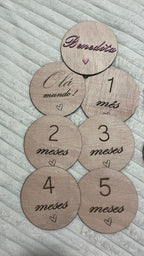 Kit placas milestone bebé em madeira — meses 1 a 5 com nome personalizado