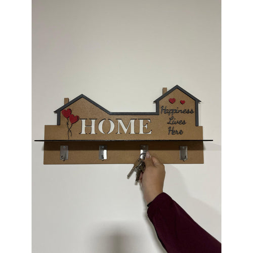 Detalhe da gravação laser em chaveiro de madeira MDF – presente personalizado para casa nova
