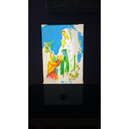 Luminária Nossa Senhora de Lurdes – Lithophane Colorida 3D com Caixa em MDF | Artesanato Personalizado